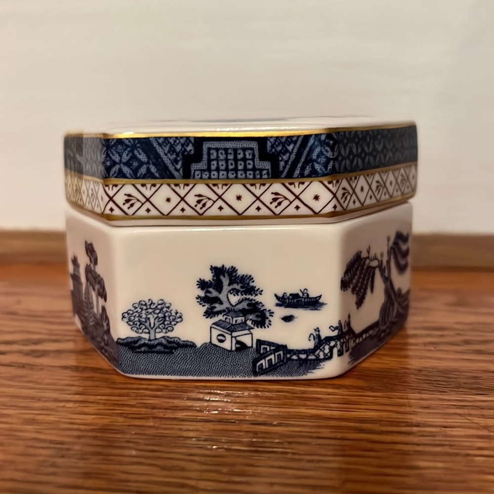 Royal Doulton Real Old Willow jewelry box